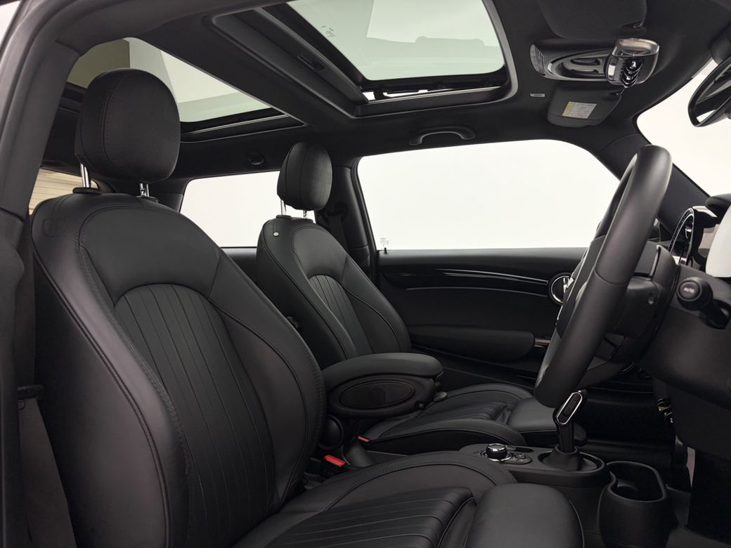 2023 Mini Hatch