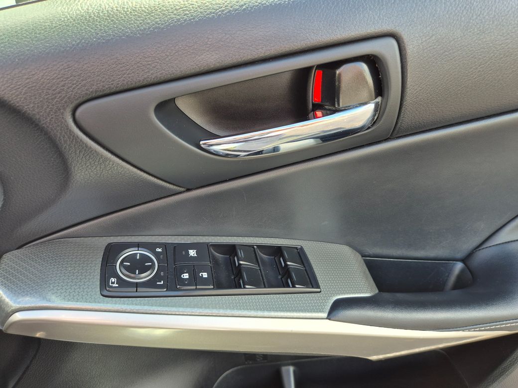 2015 Lexus IS 300h
