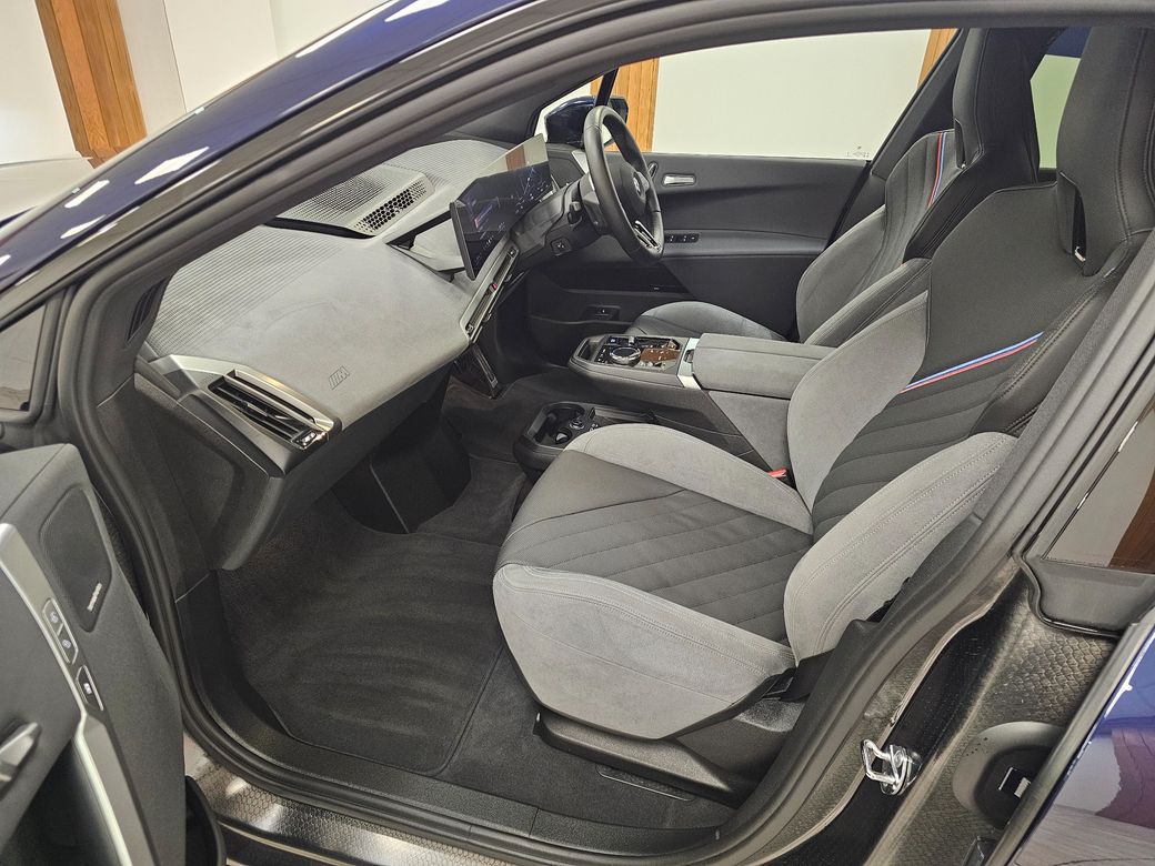 2025 BMW iX