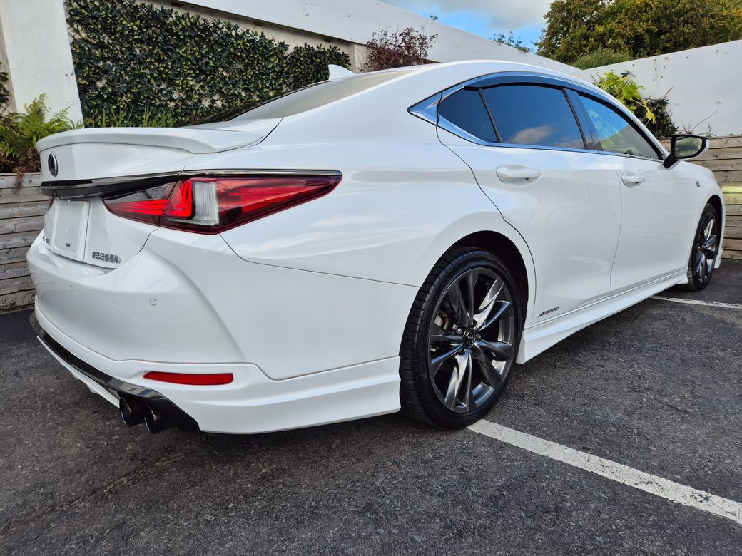2021 Lexus ES 300h
