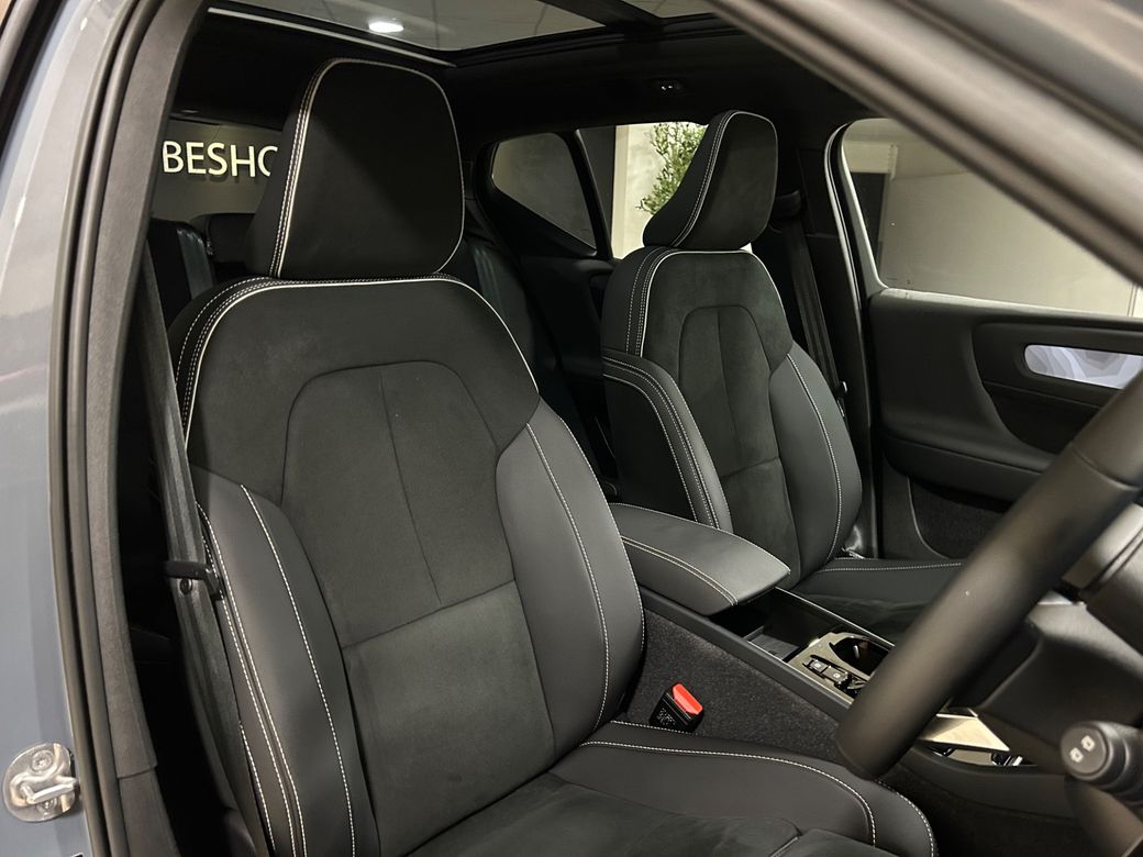 2023 Volvo XC40