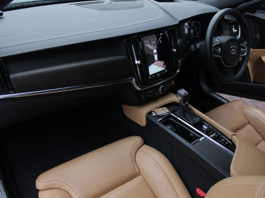 2021 Volvo V90 Cross Country