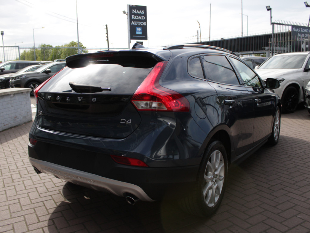 2019 Volvo V40