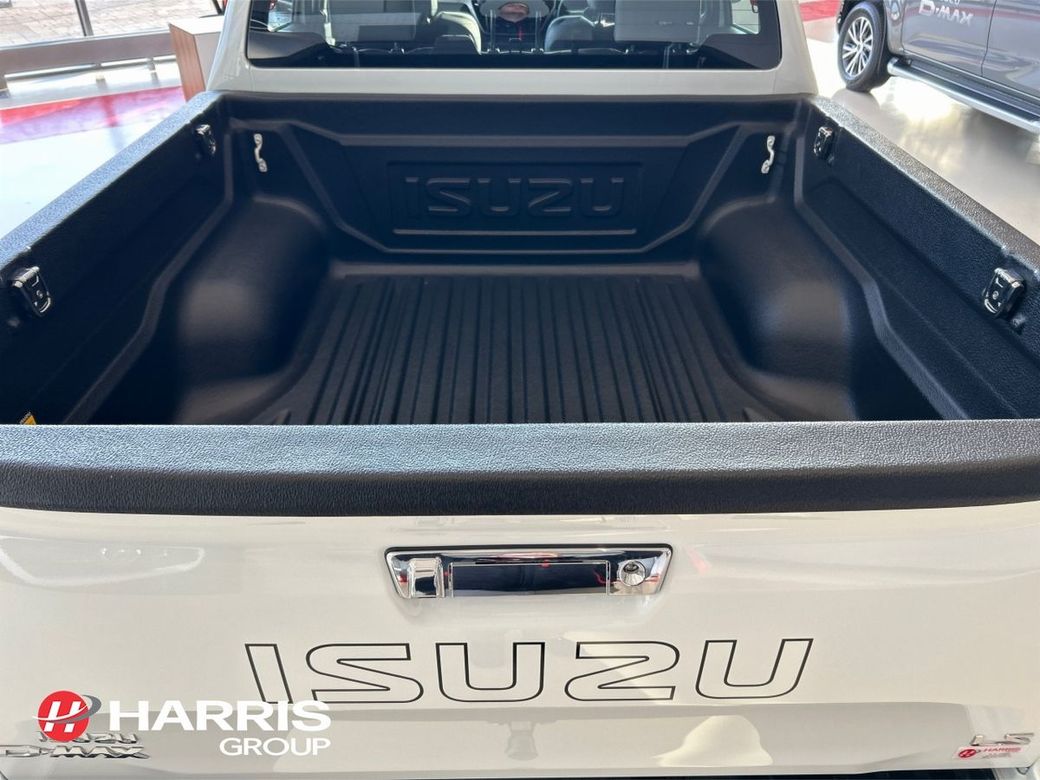 2026 White Isuzu D-MAX