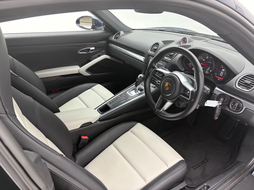 2022 Porsche Cayman