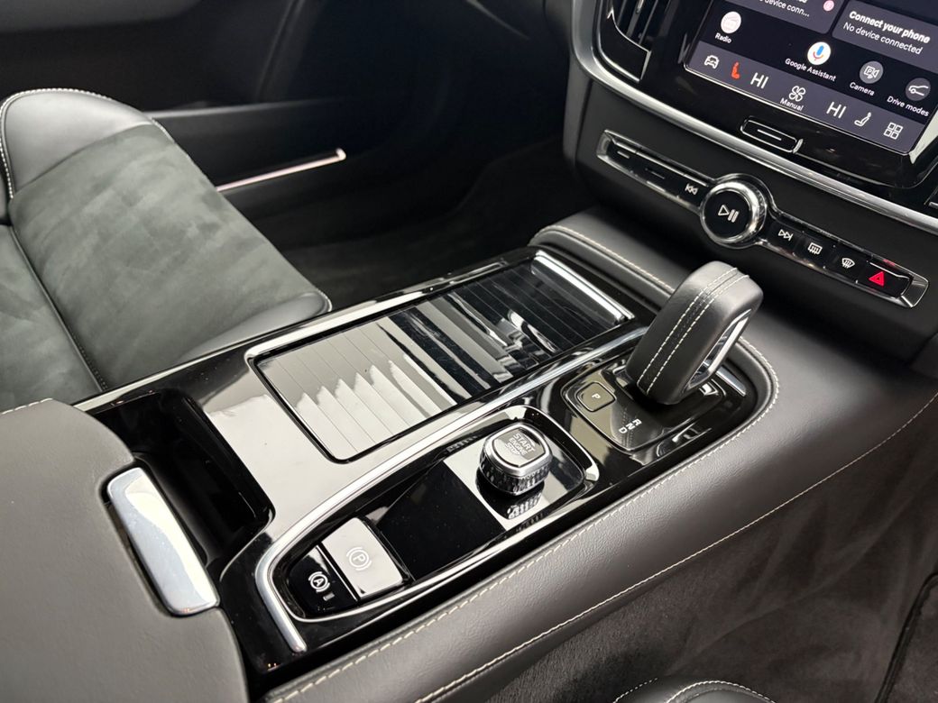2022 Volvo S90