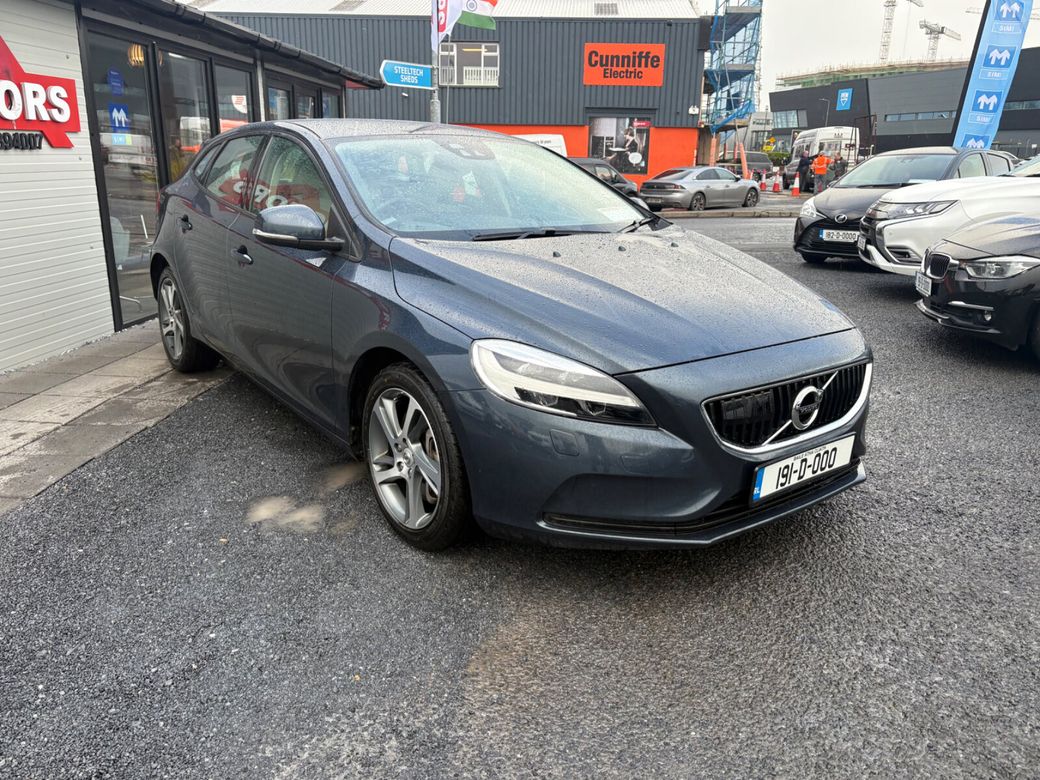 2019 Volvo V40
