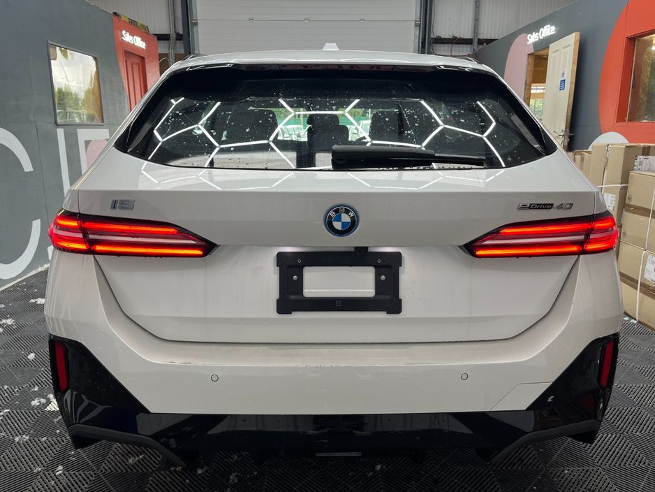 2025 BMW i5