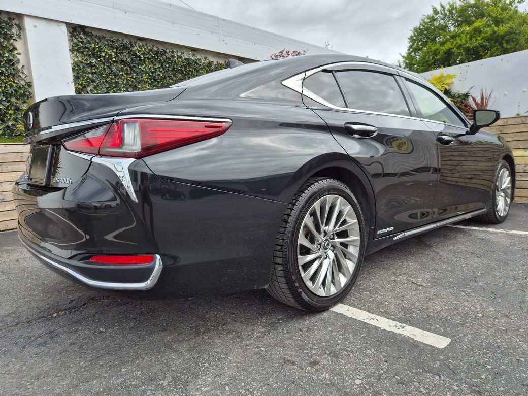 2020 Lexus ES 300h