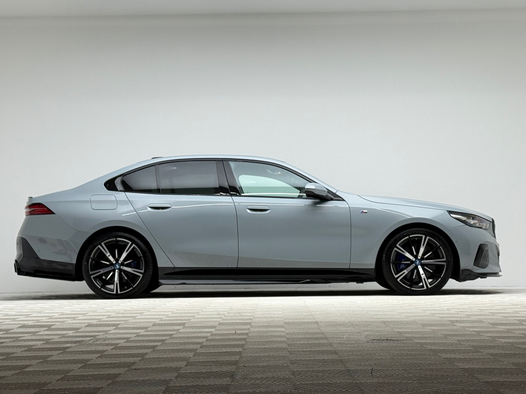 2024 BMW i5