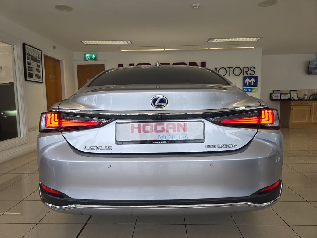 2022 Lexus ES 300h