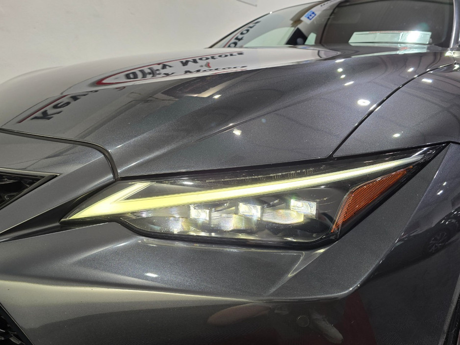 2021 Lexus IS 300h
