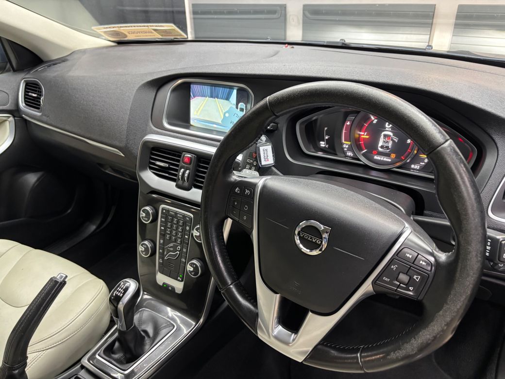 2017 Volvo V40