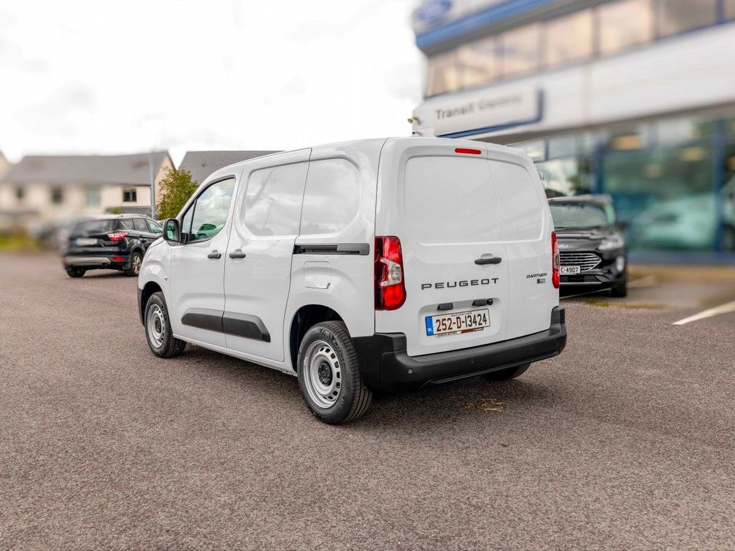 2025 Peugeot Partner