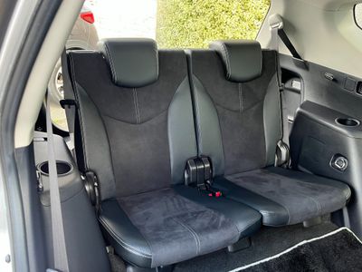 2020 Toyota Prius Alpha