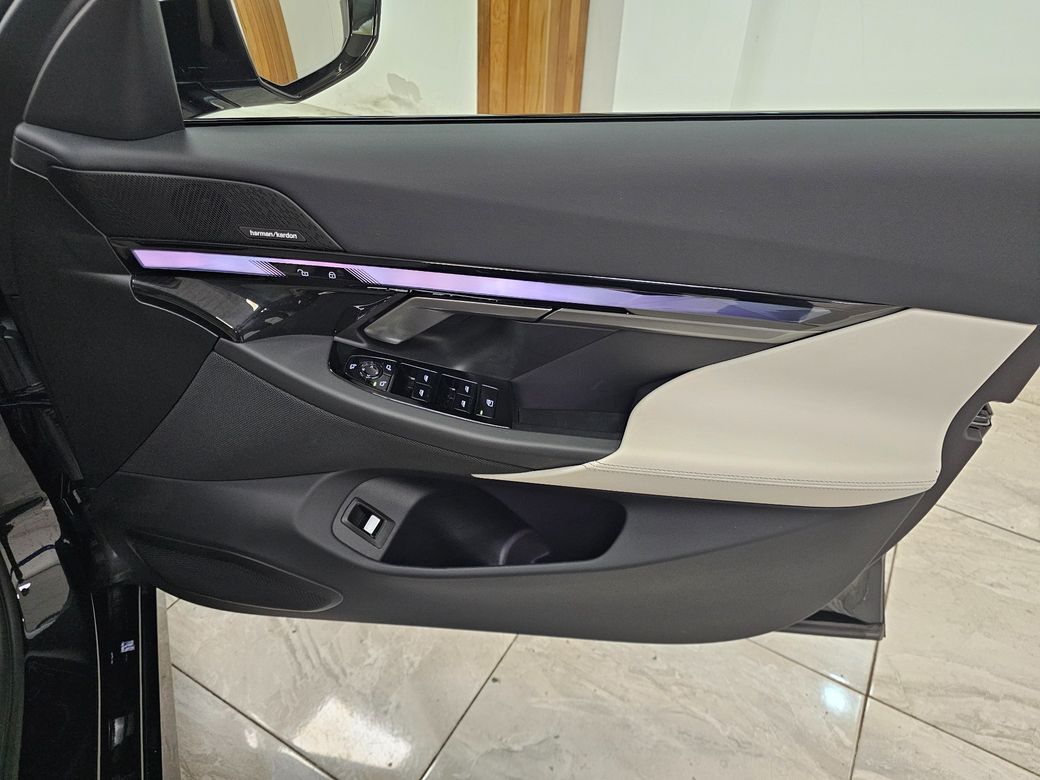 2025 BMW i5