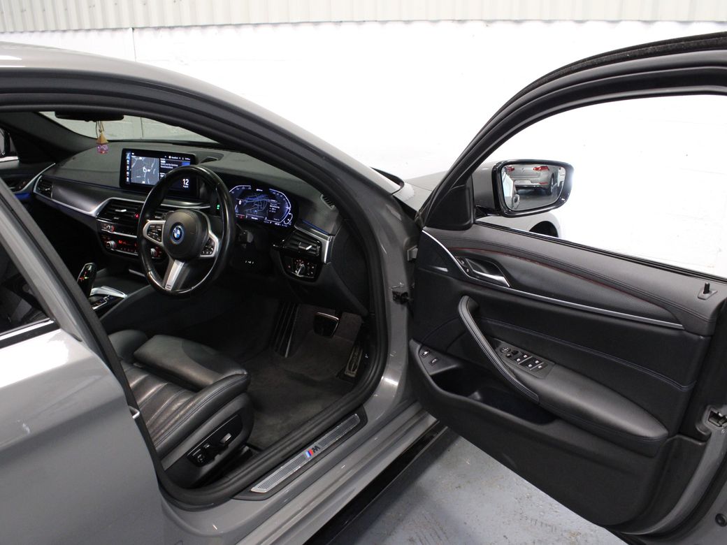 2021 BMW 530