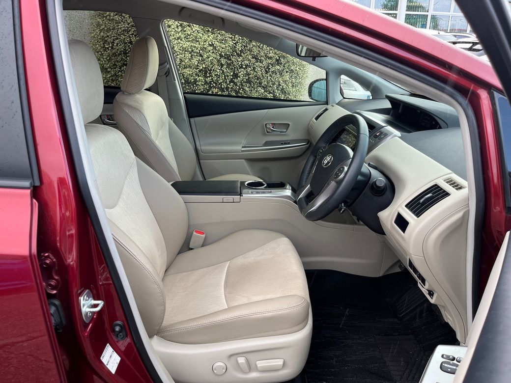 2019 Toyota Prius Alpha
