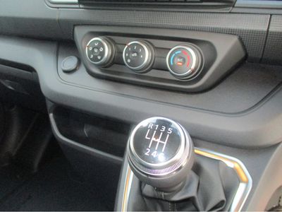 2025 Nissan Primastar