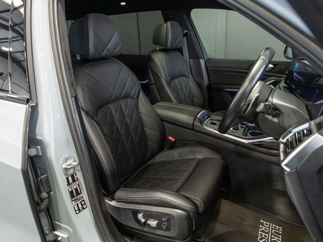 2023 BMW X7