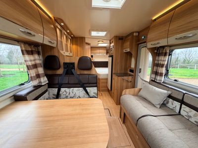 2016 BAILEY APPROACH  AUTOGRAPH 745 R.H.D LOW PROFILE 