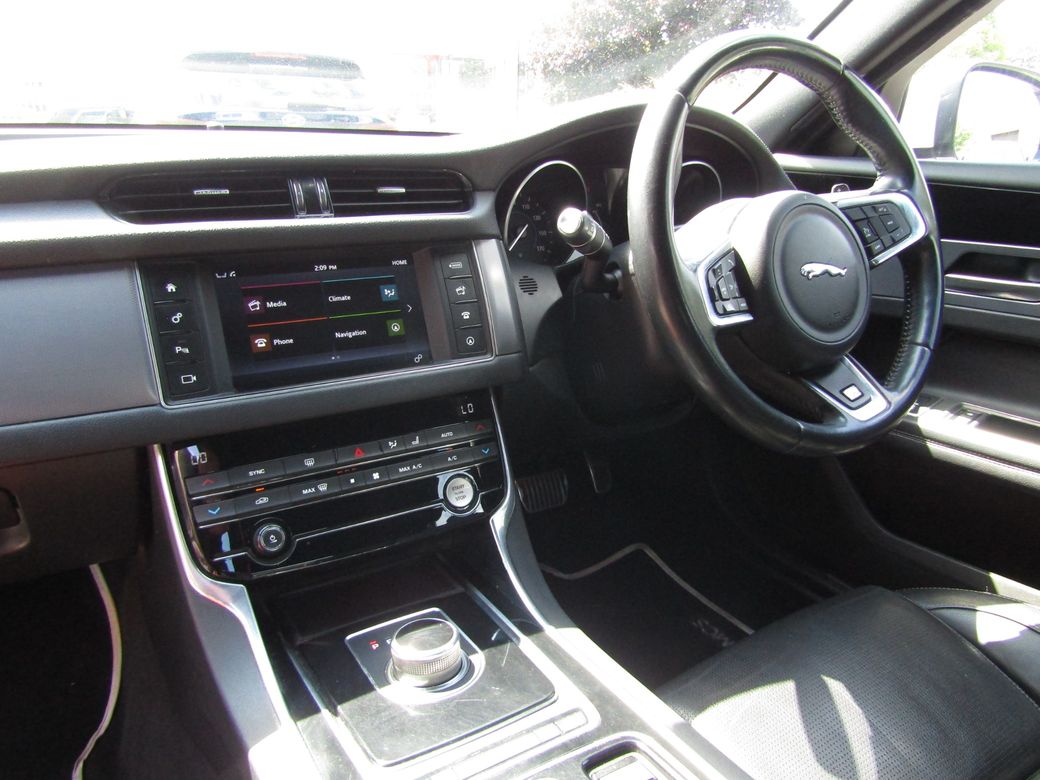 2017 Jaguar XF