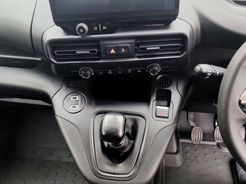 2025 Peugeot Partner