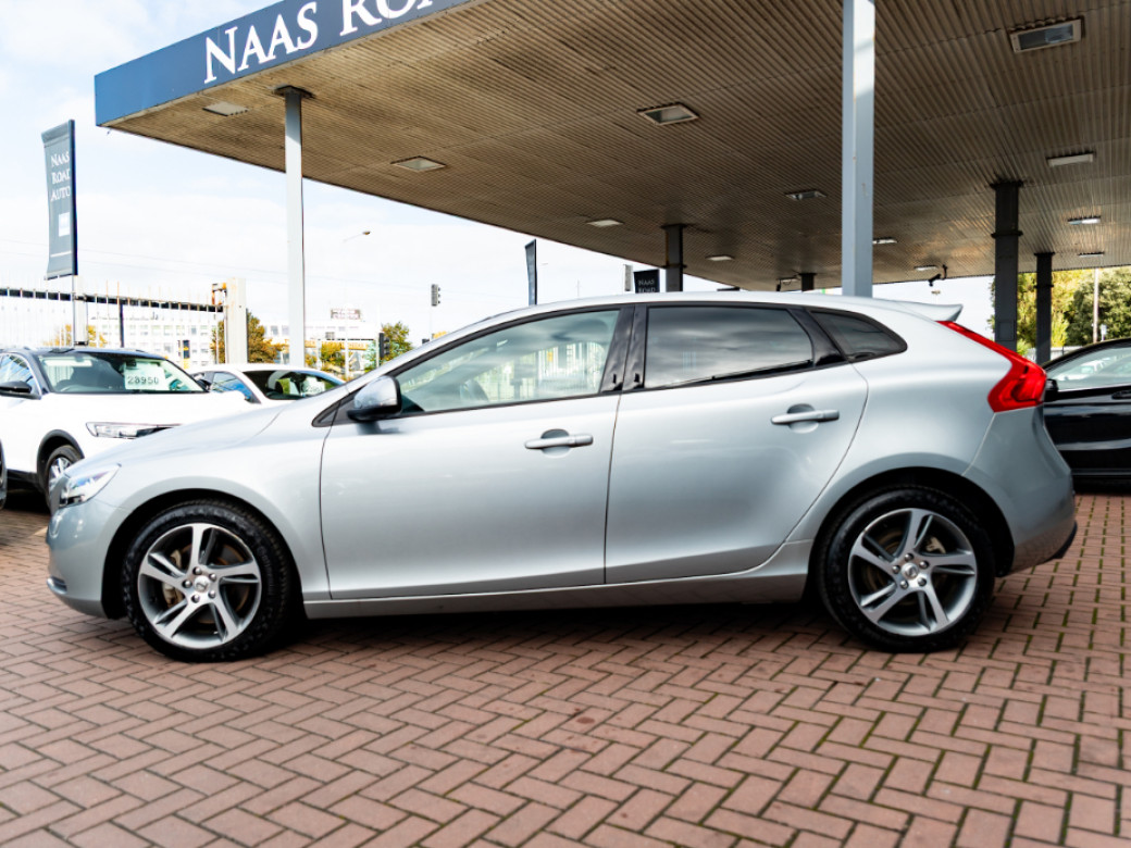 2017 Volvo V40