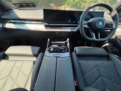 2025 BMW i5