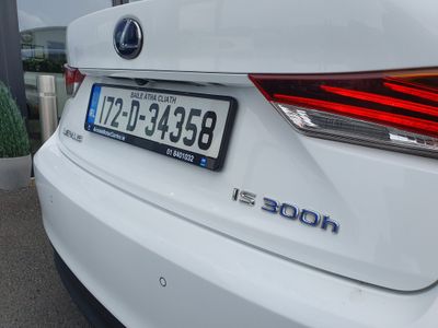 2017 Lexus IS 300h