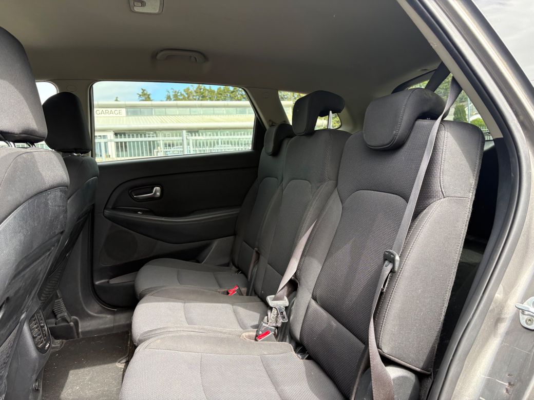 2016 Kia Carens