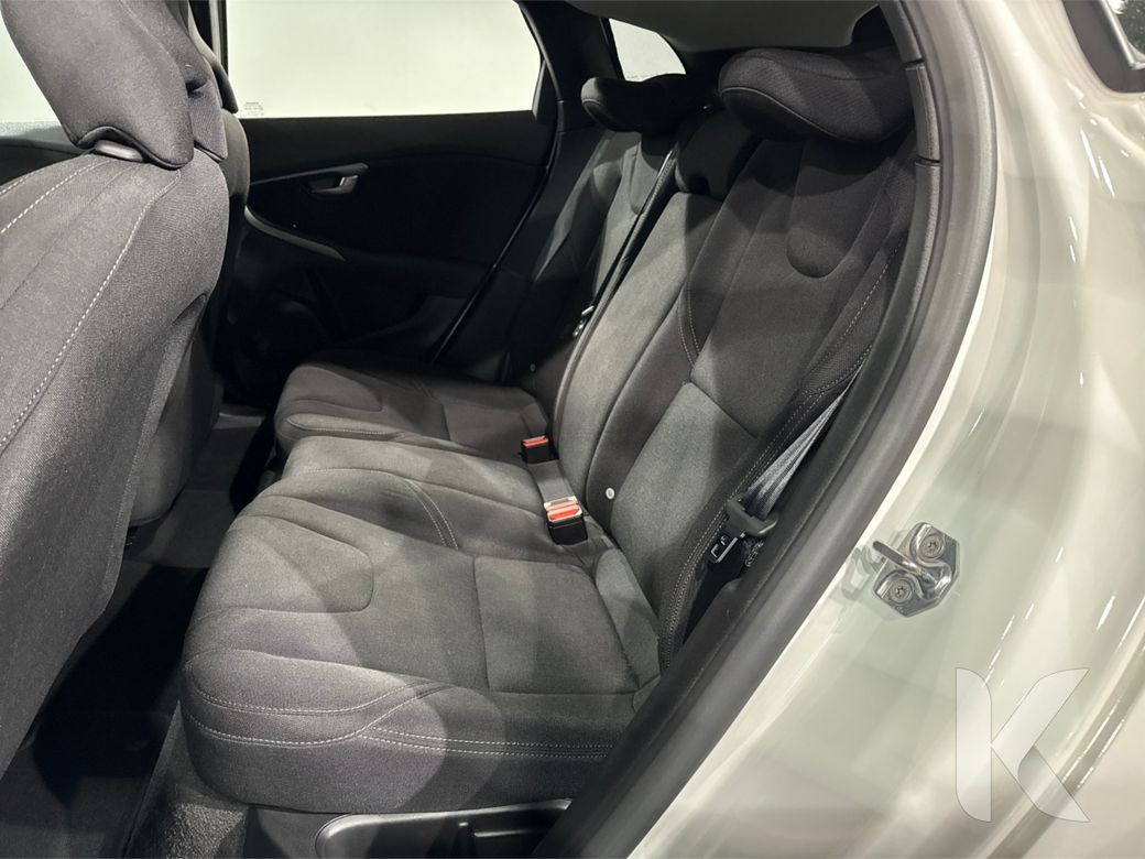 2019 Volvo V40