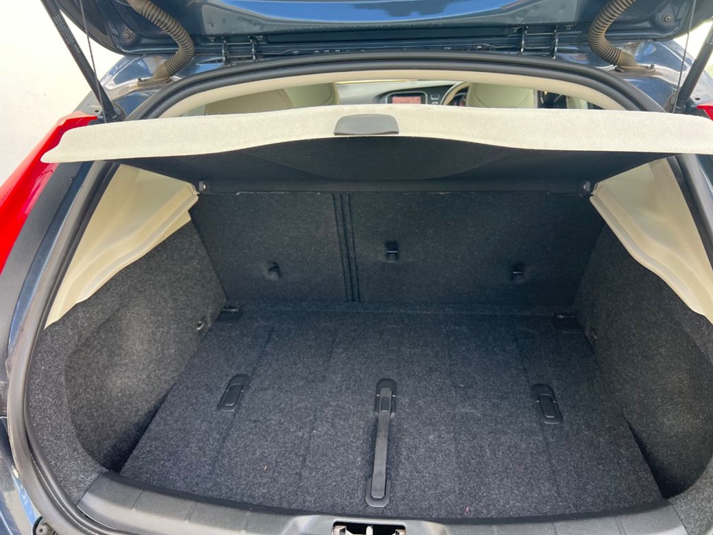 2019 Volvo V40