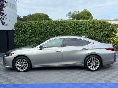 2021 Lexus ES 300h