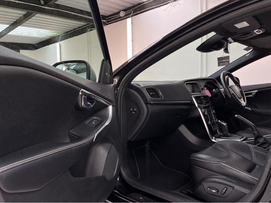 2016 Volvo V40