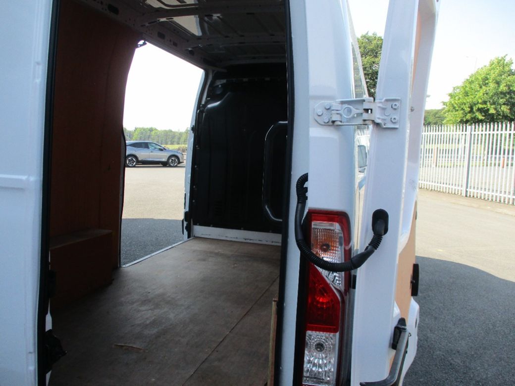 2023 Nissan Interstar