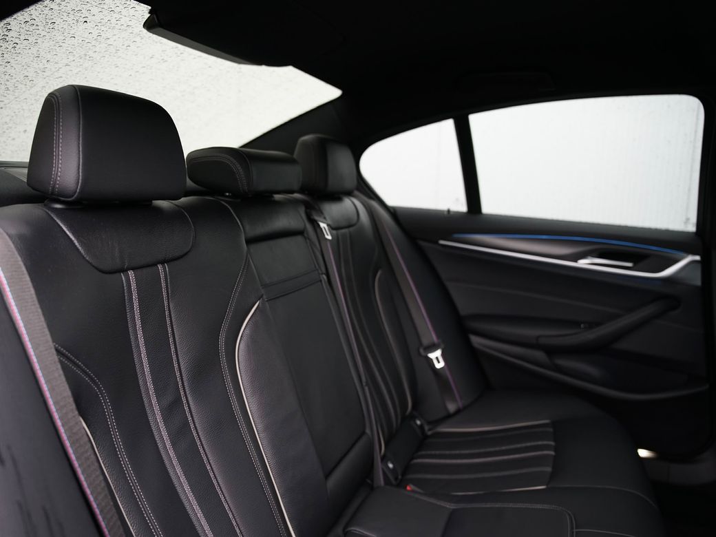 2022 BMW 530