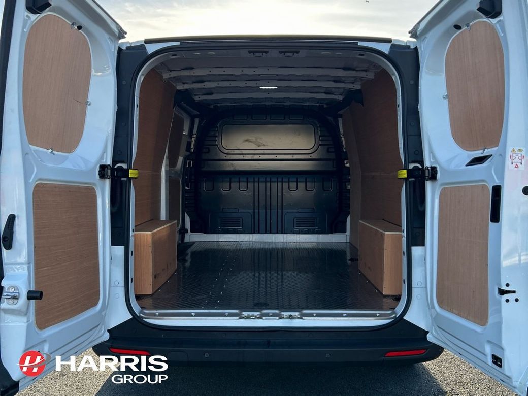 2025 White Maxus Deliver 7