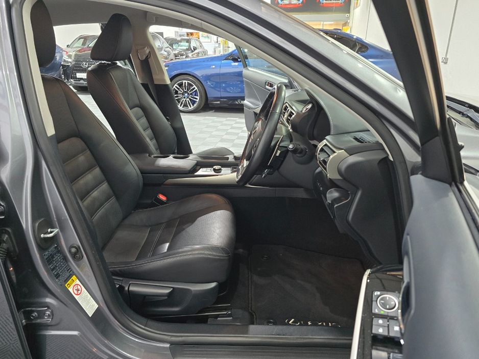 2016 Lexus IS 300h