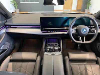 2024 BMW 530