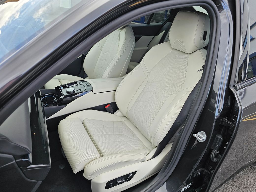2025 BMW i5