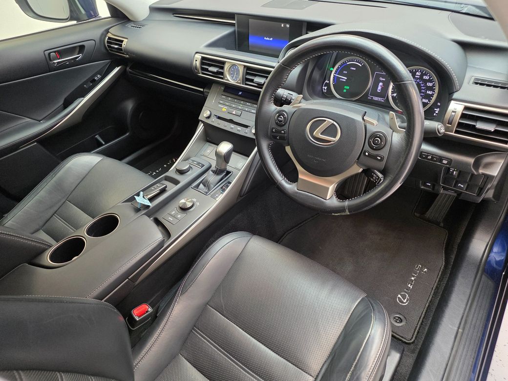 2015 Lexus IS 300h