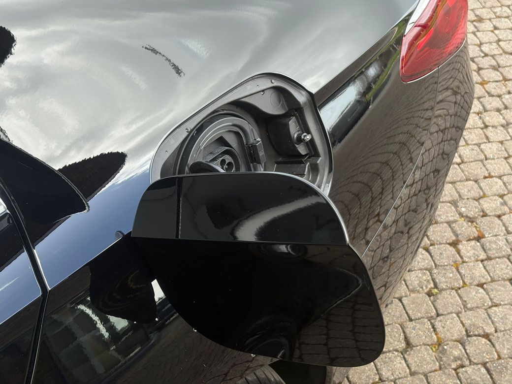 2025 Mercedes-Benz E 300