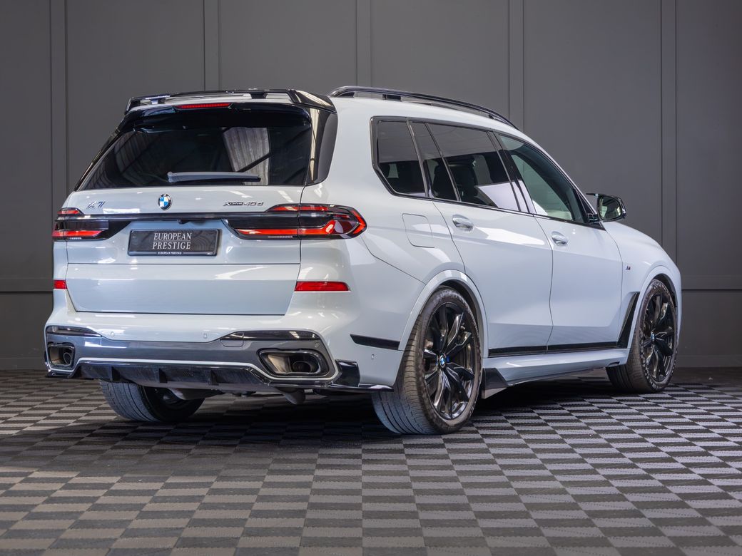 2023 BMW X7
