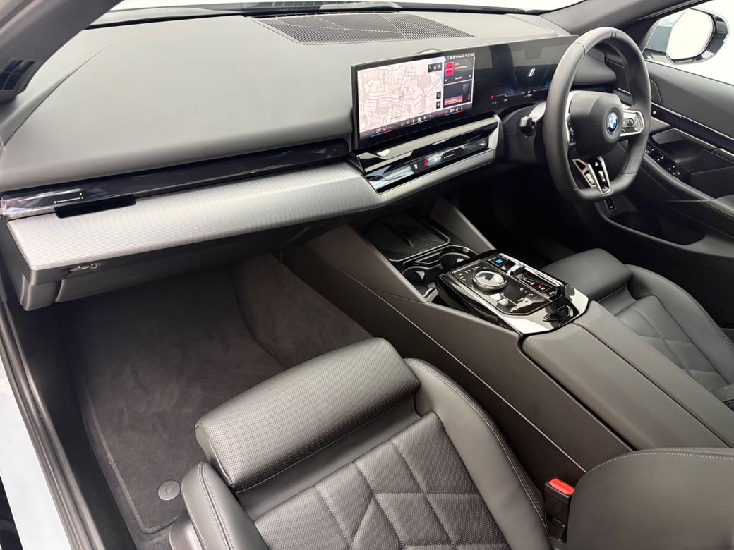 2025 BMW i5