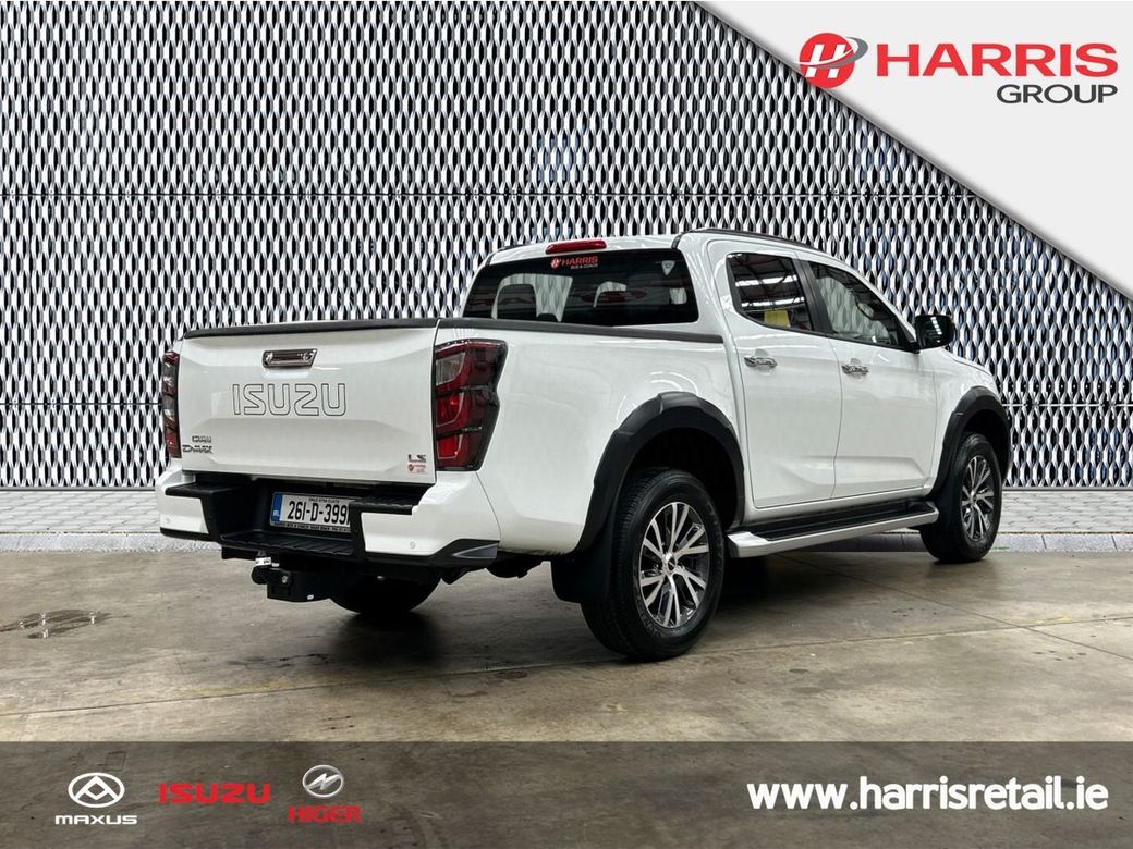 2026 White Isuzu D-MAX