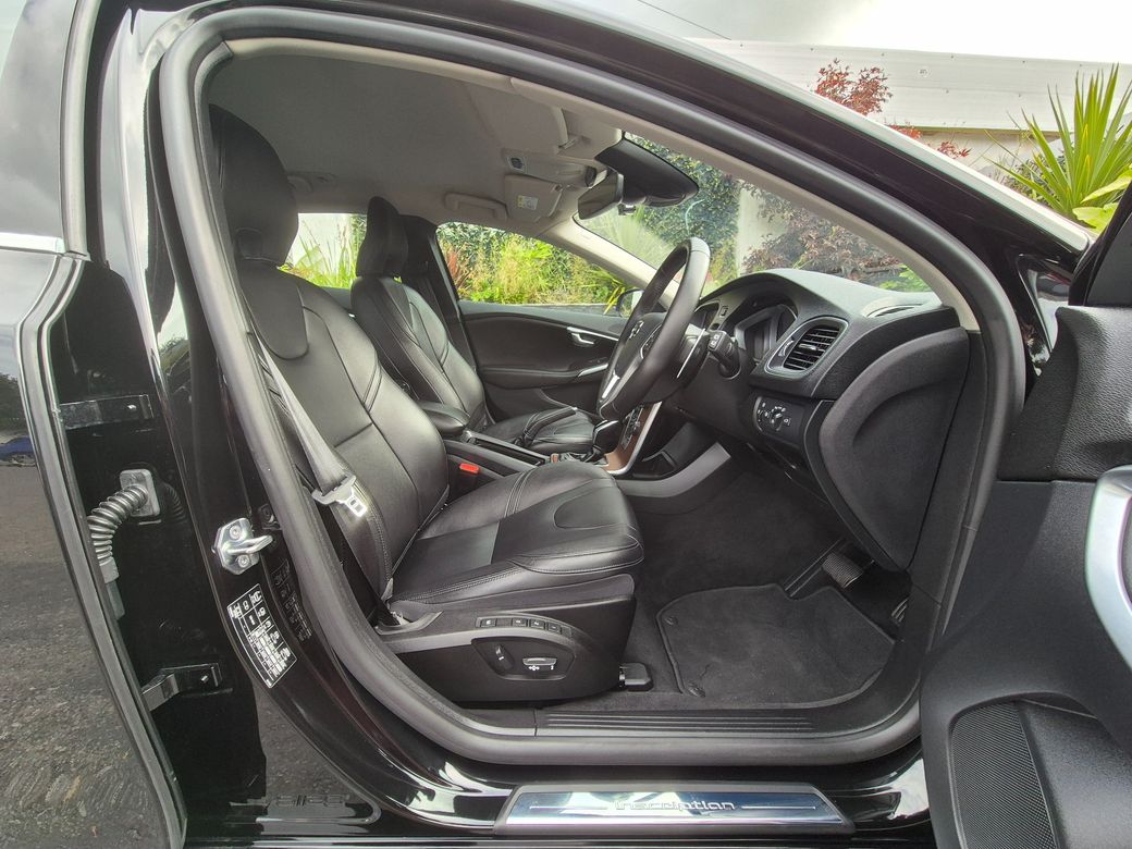 2018 Volvo V40