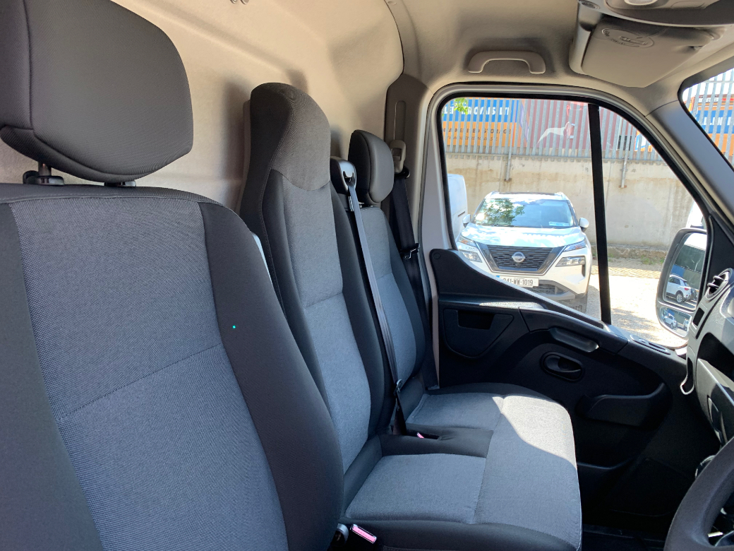 2019 Nissan NV400