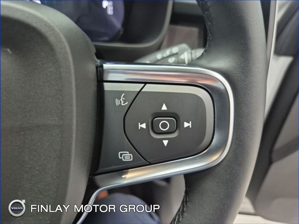 2025 Volvo XC40