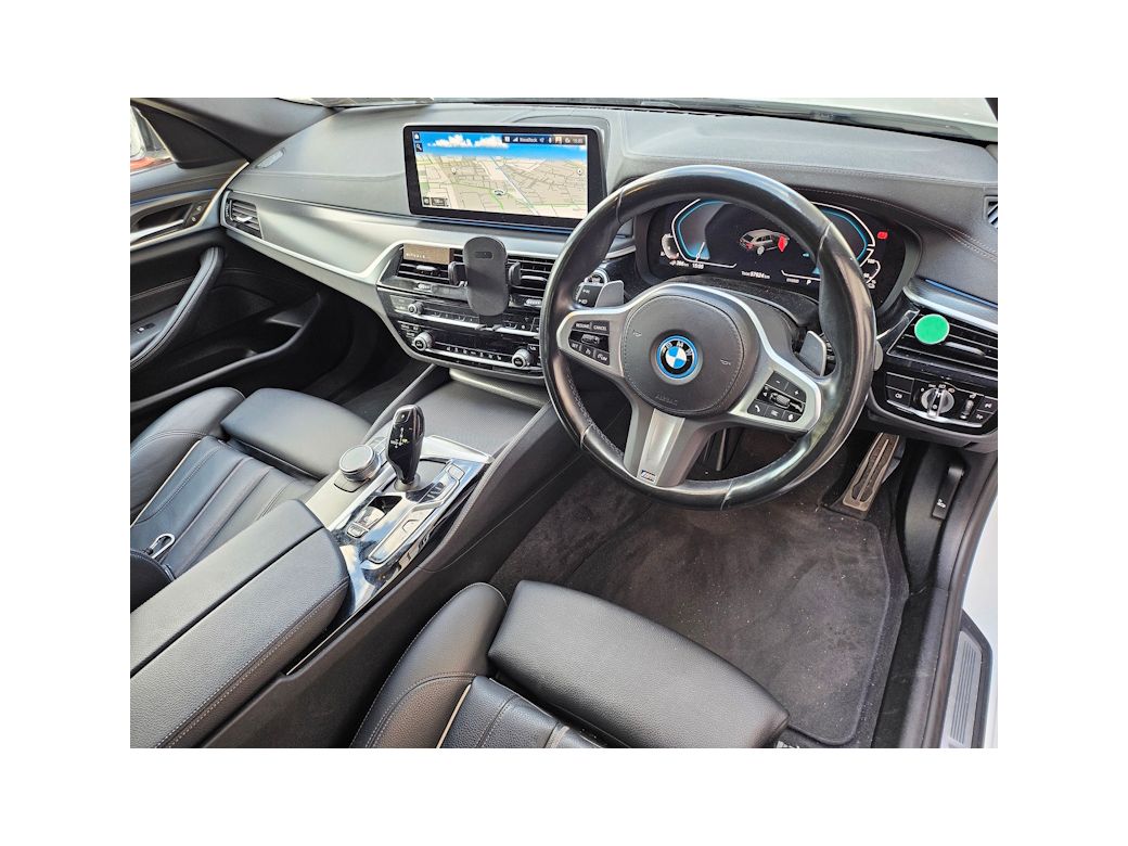 2023 BMW 530